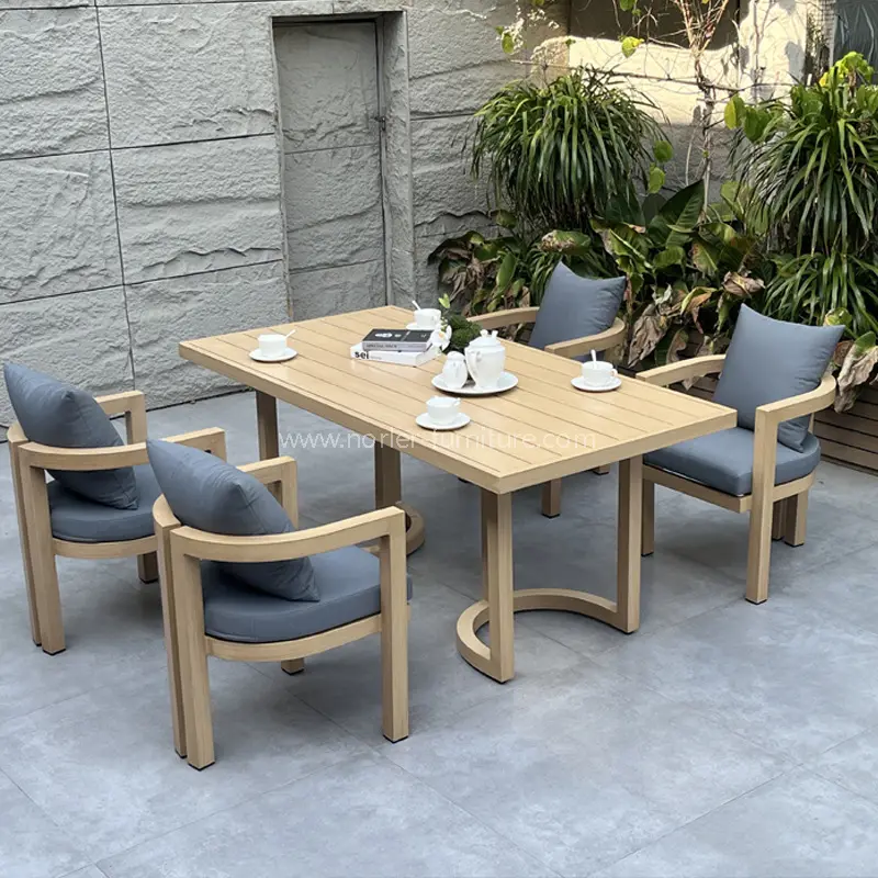 Nullam aluminium frame triclinium mensam et sellam